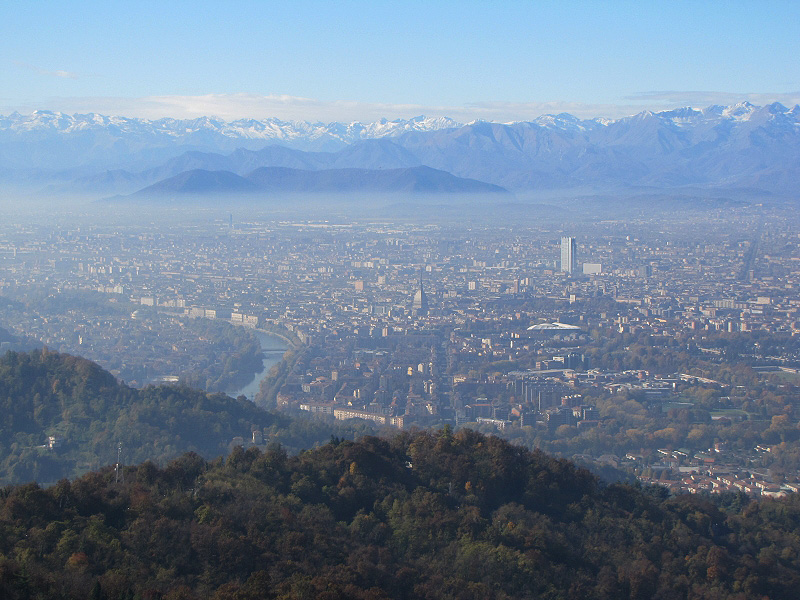 Panorama da Superga su Torino, il Po e le Alpi Cozie